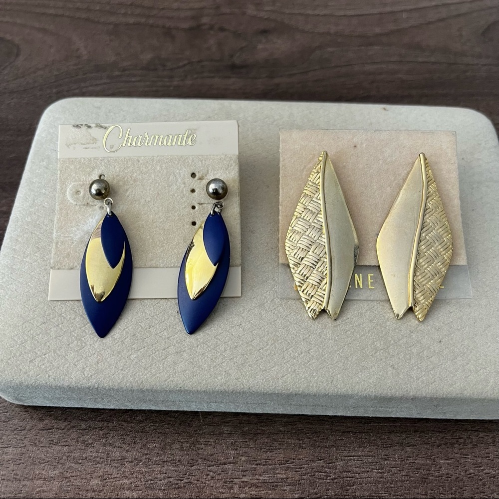 3/$30 | Vintage 2 Pairs Of Gold Earrings